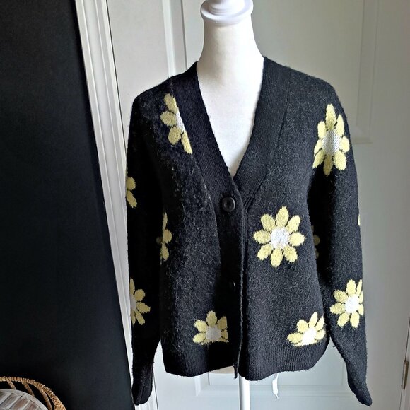 NWOT! COZY FLOWER CARDIGAN SWEATER SZ M - Picture 5 of 5